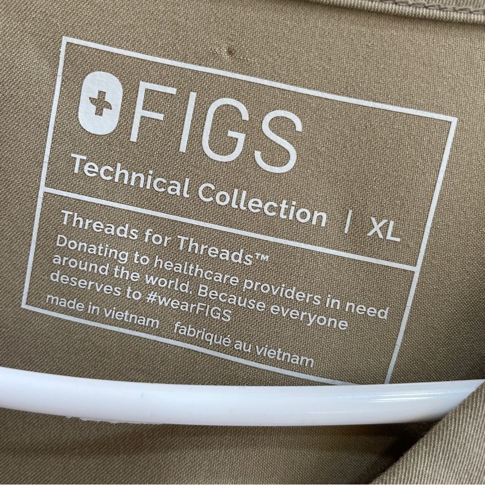 FIGS CATARINA SCRUB TOP IN KHAKI - Picture 4 of 6